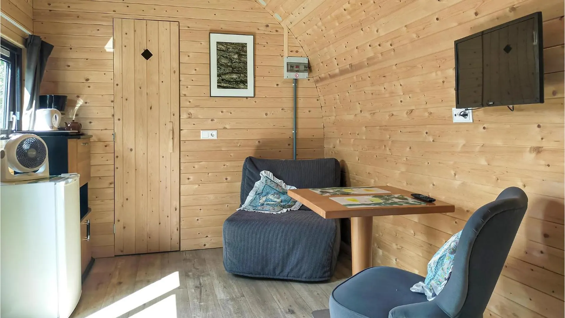 Stunning Home In Haller With Wifi